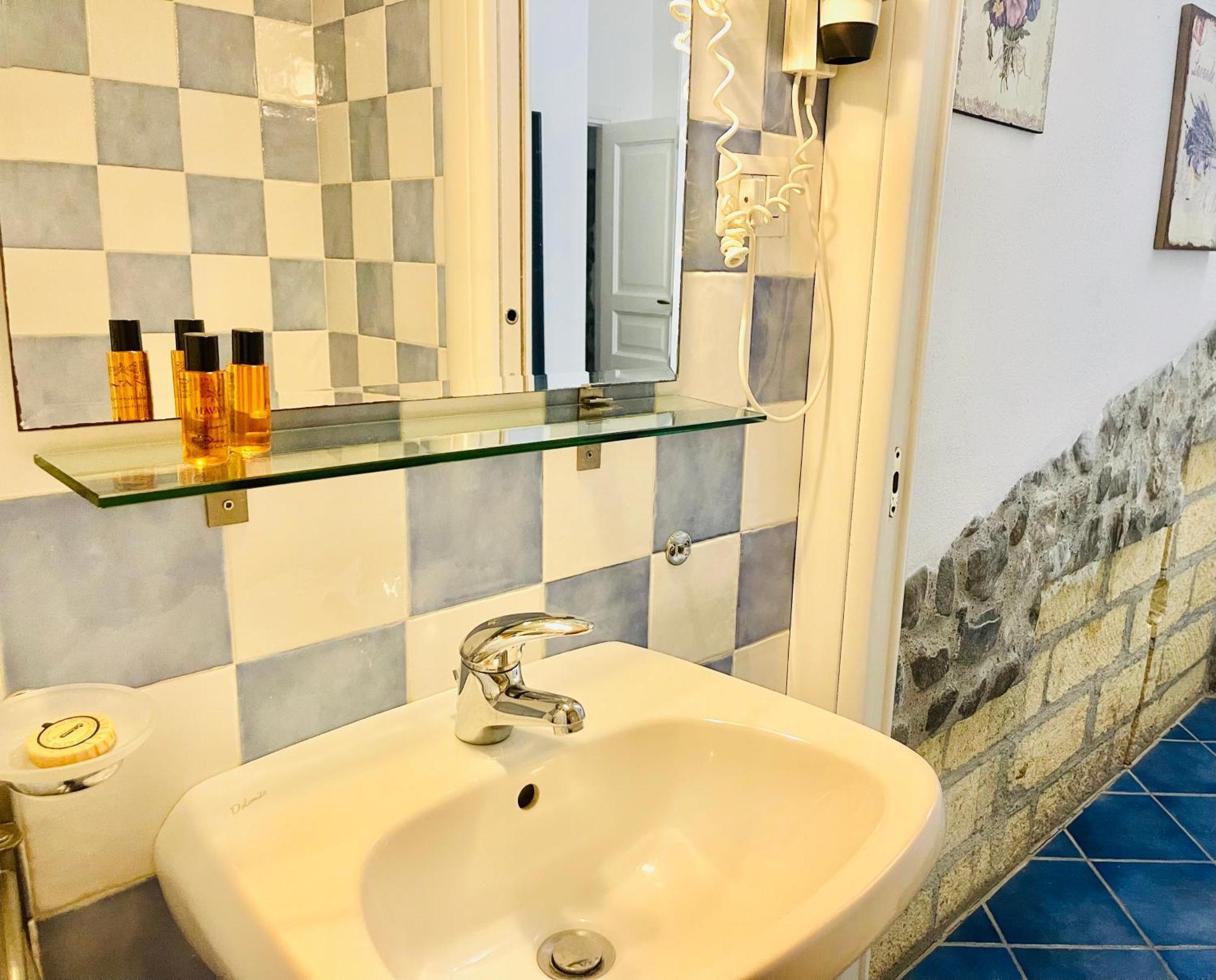 Borgo Camicia In Bed & Breakfast Barcellona-Pozzo di Gotto Room photo