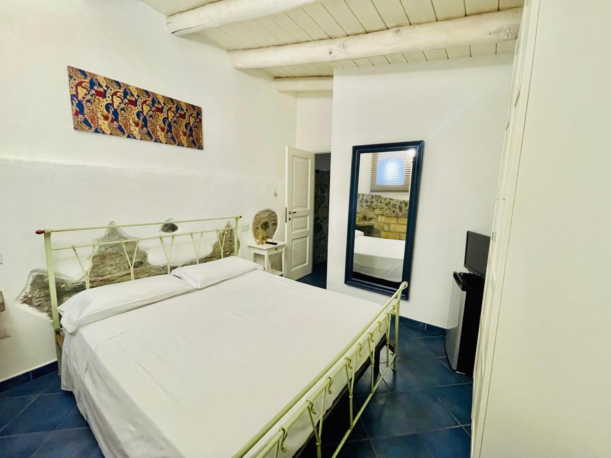 Borgo Camicia In Bed & Breakfast Barcellona-Pozzo di Gotto Exterior photo