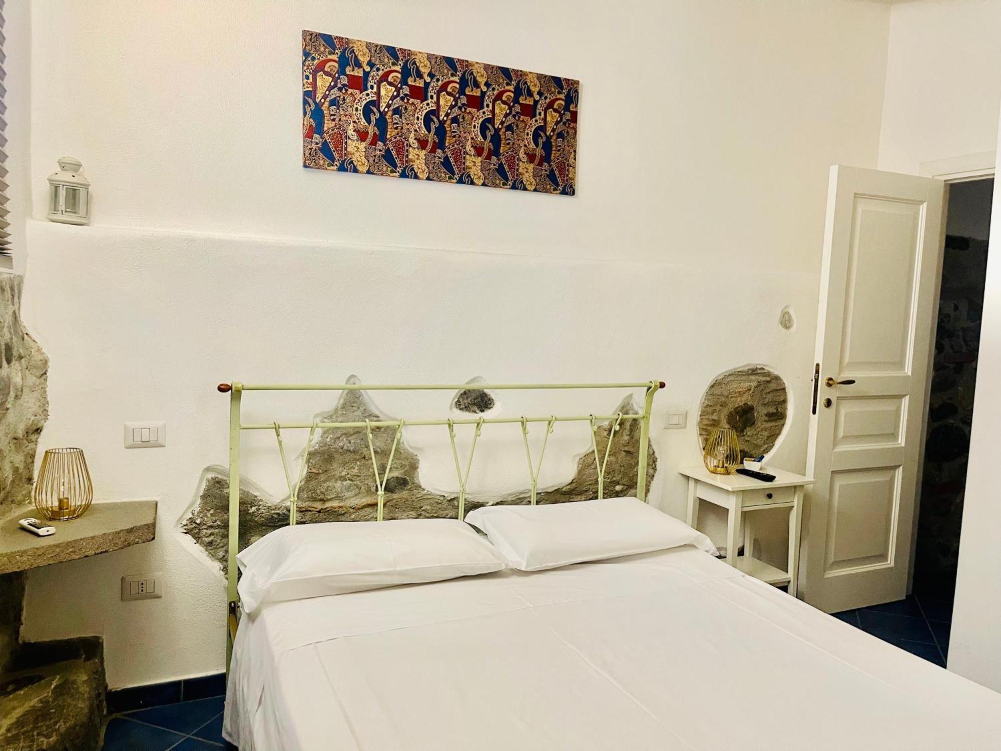 Borgo Camicia In Bed & Breakfast Barcellona-Pozzo di Gotto Room photo