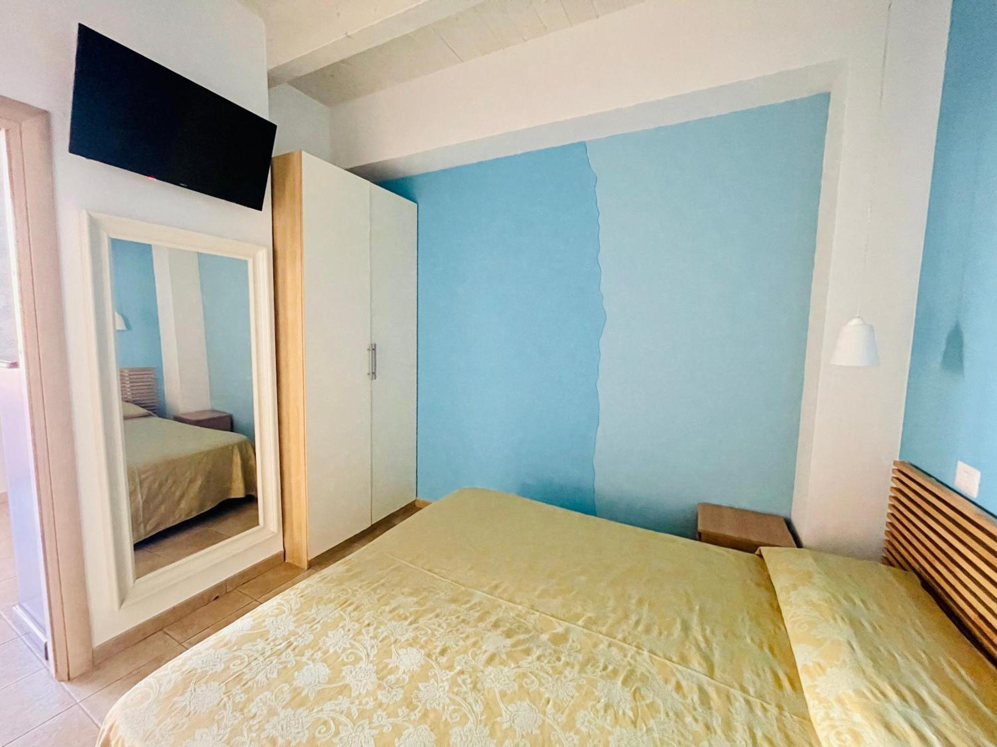 Borgo Camicia In Bed & Breakfast Barcellona-Pozzo di Gotto Room photo