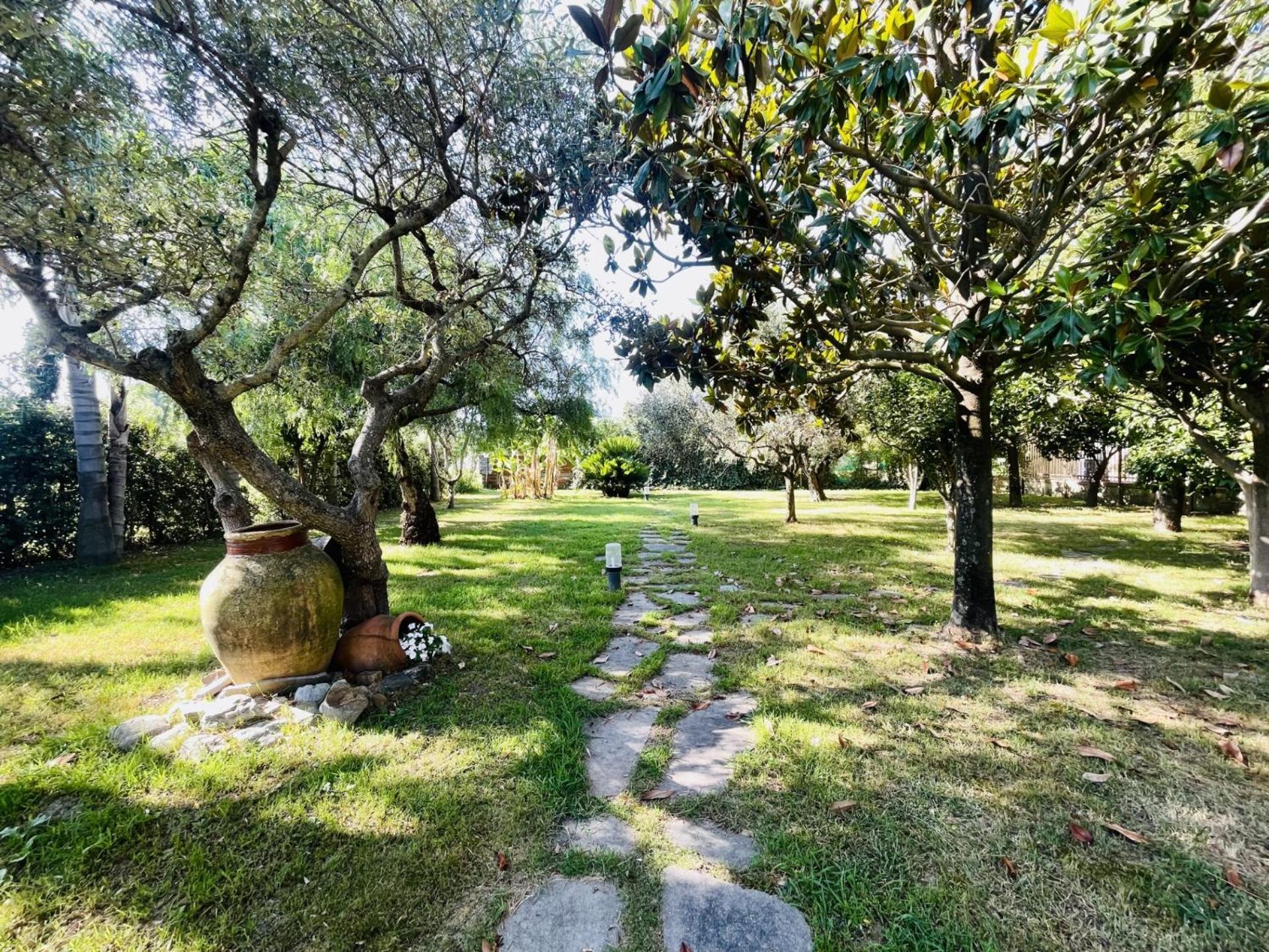 Borgo Camicia In Bed & Breakfast Barcellona-Pozzo di Gotto Exterior photo