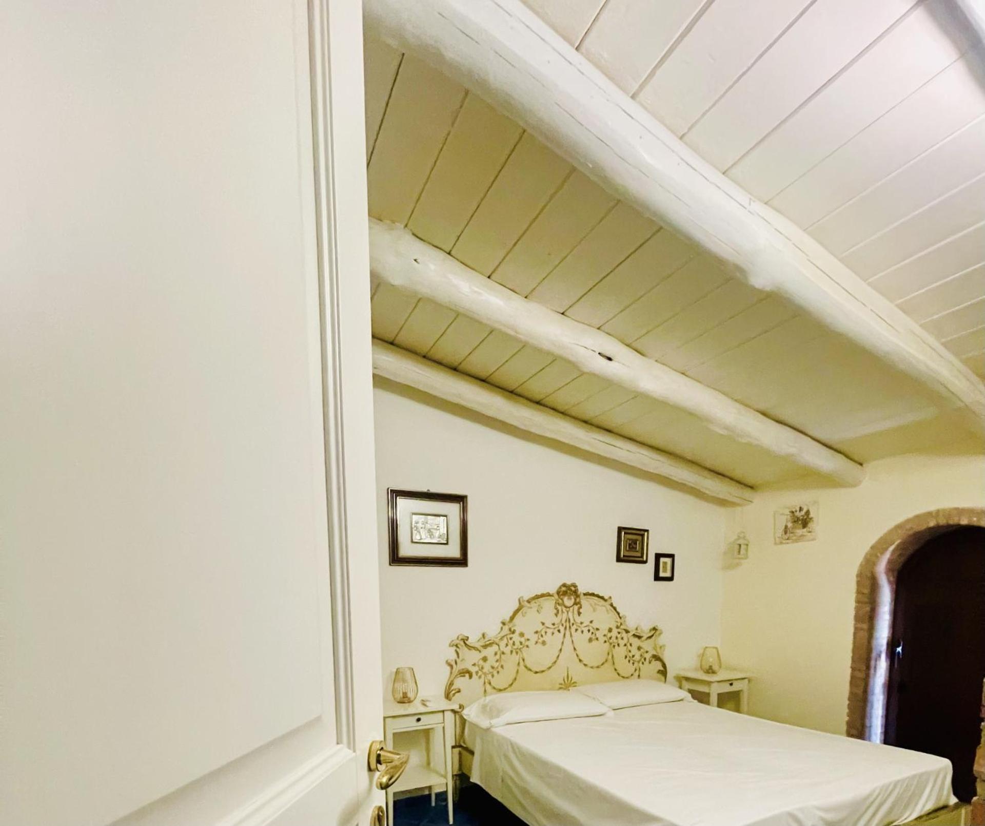 Borgo Camicia In Bed & Breakfast Barcellona-Pozzo di Gotto Exterior photo
