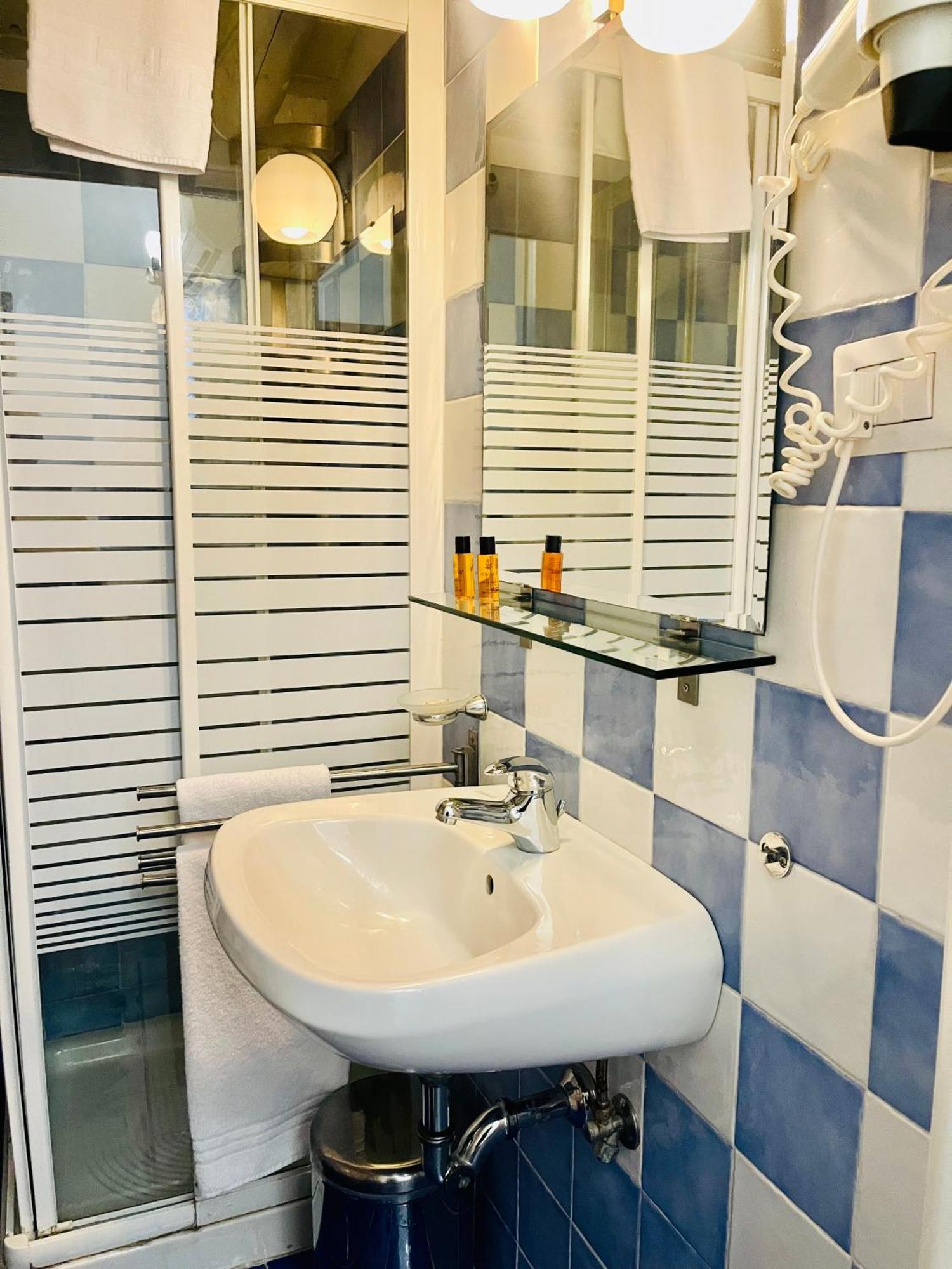 Borgo Camicia In Bed & Breakfast Barcellona-Pozzo di Gotto Room photo